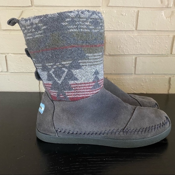 TOMS Nepal Aztec Tribal Print Boots Booties Knit Suede Gray Size 7 M - Picture 2 of 7